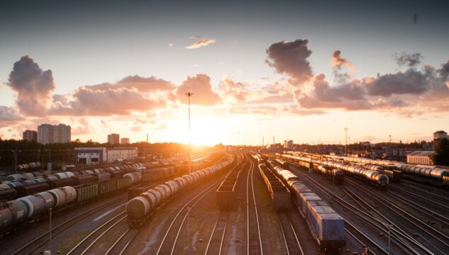 train-g02dd006a1_1280